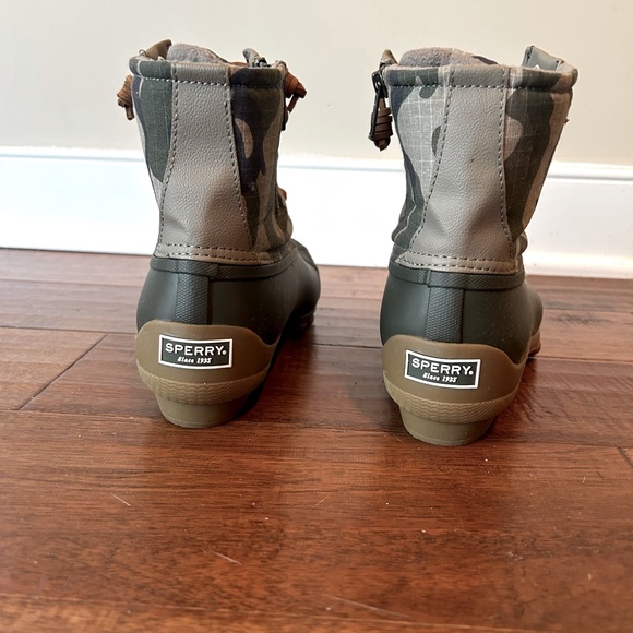 BRAND NEW, never worn Sperry Syren Gulf Camo Duck Boot, size 8.5M - Picture 3 of 9